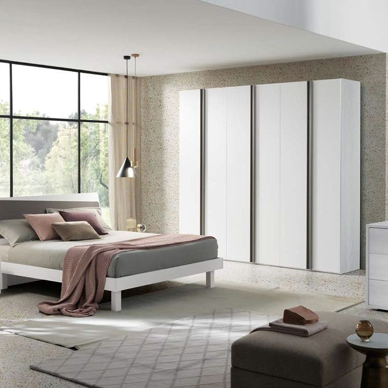 Camere con Armadio a Battente